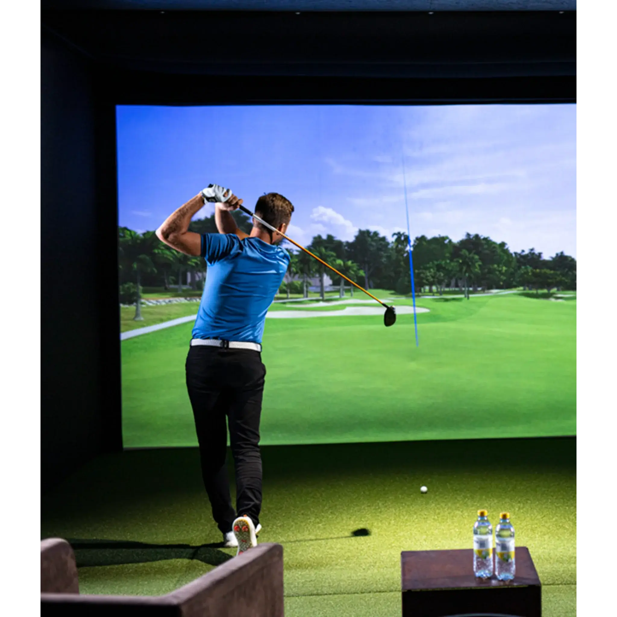 What are the advantages of indoor golf?