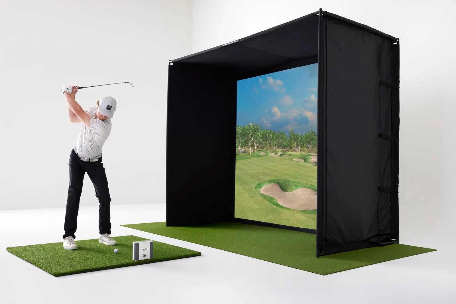 Skytrak - SkyTrak+ Majestic Golf Simulator