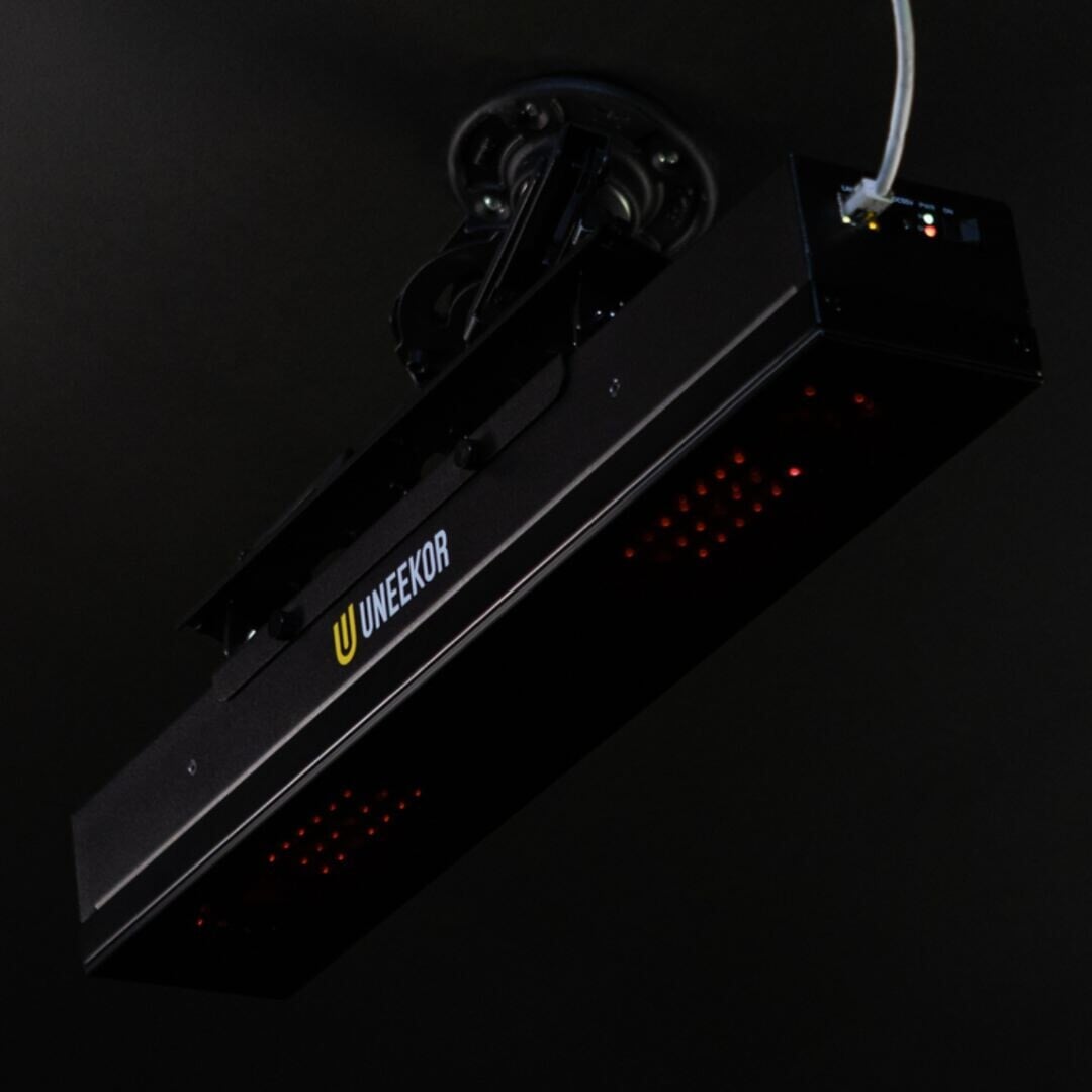 Uneekor EYE XR SIG10 Golf Simulator Package