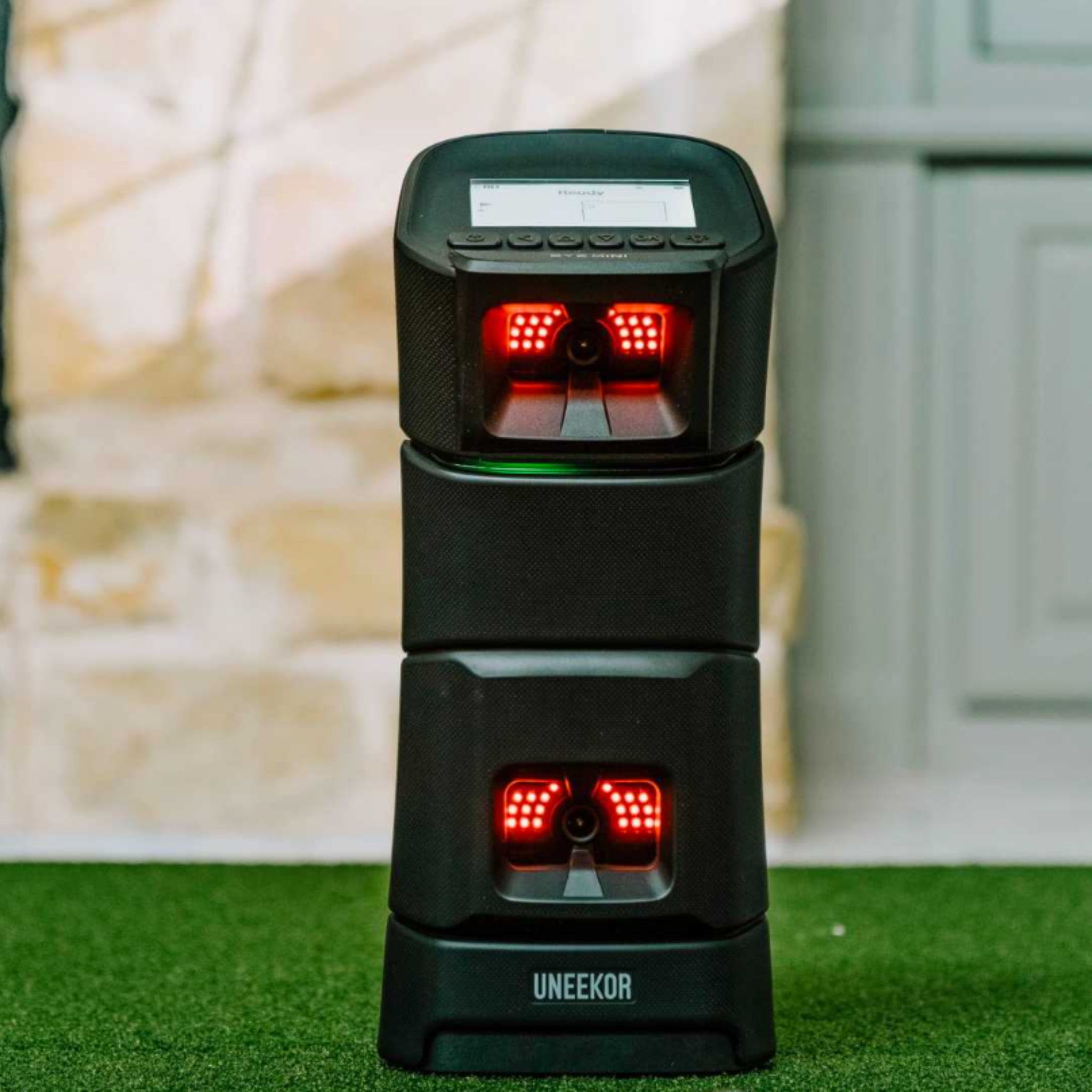 Uneekor EYE Mini SIG8 Golf Simulator Package