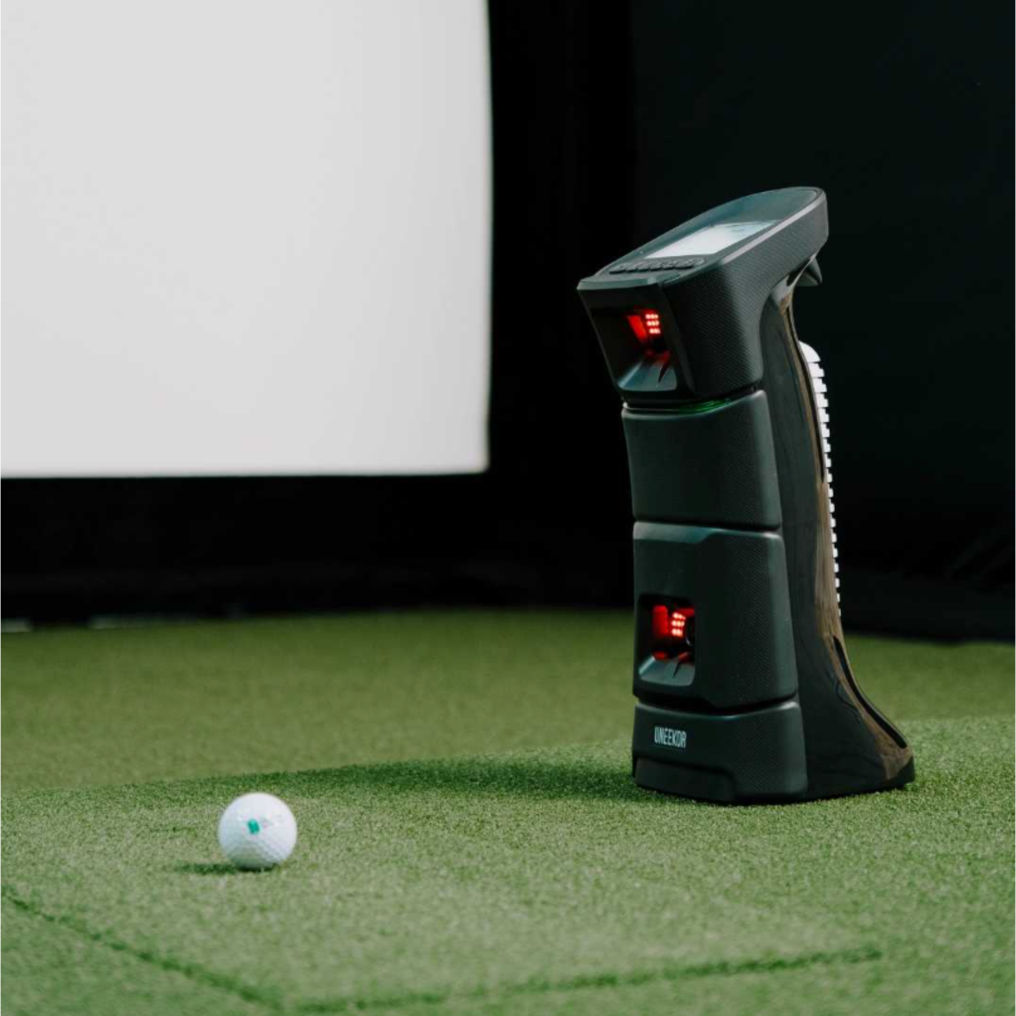 Uneekor EYE Mini SIG12 Golf Simulator Package
