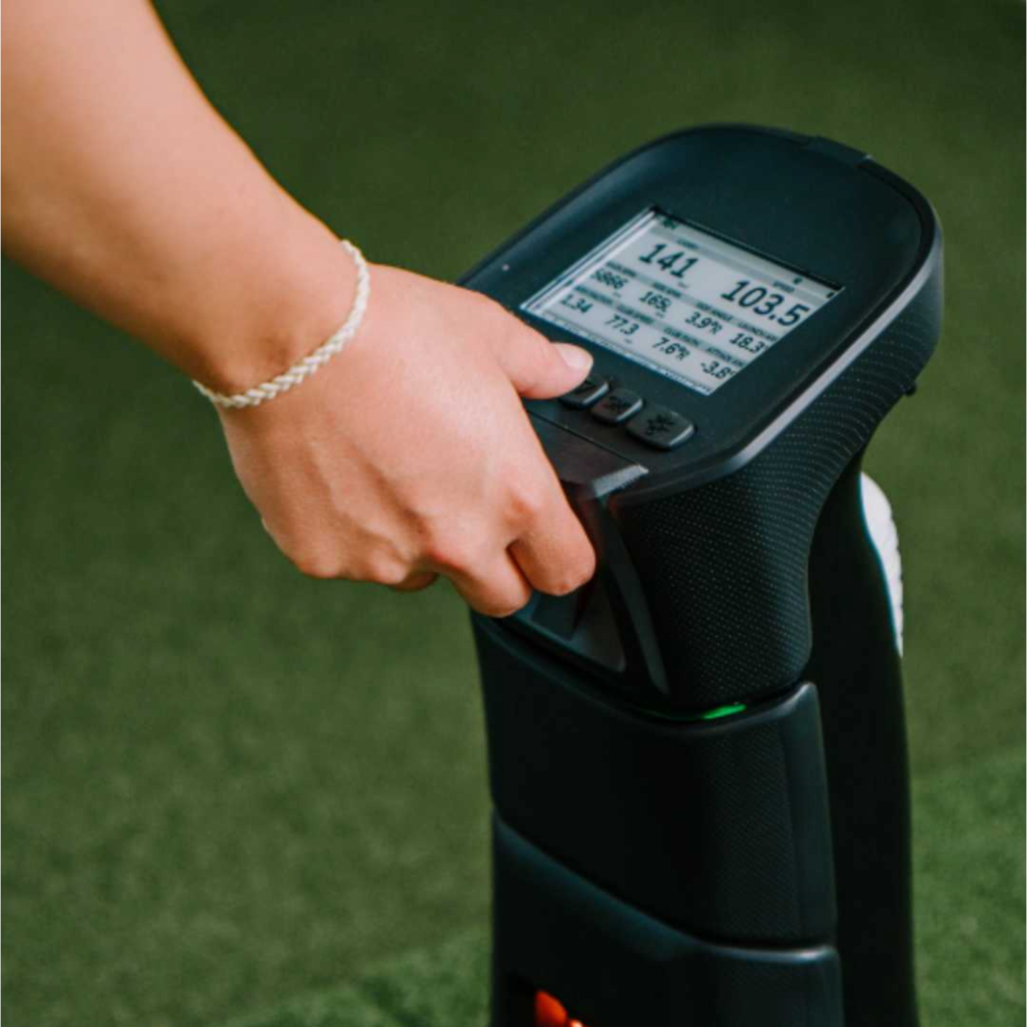 Uneekor EYE Mini SIG8 Golf Simulator Package